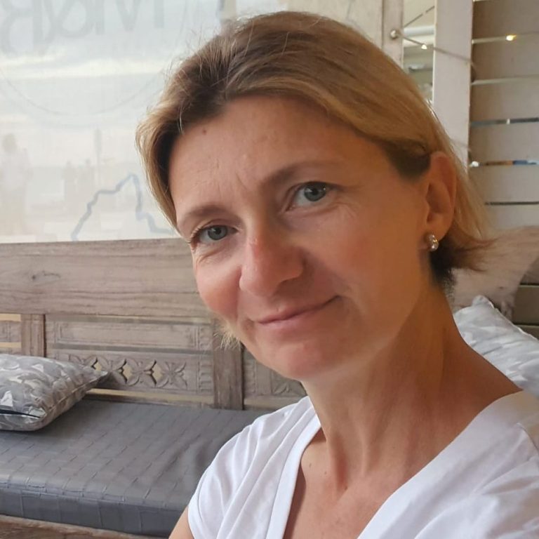 NOÉMI MÉSZÁROS