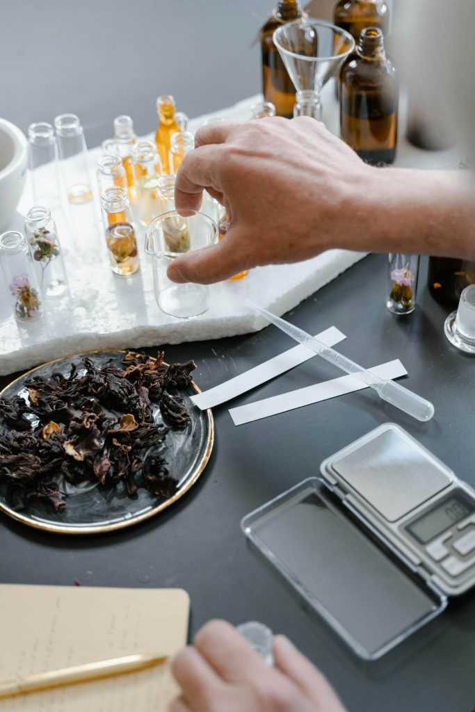 Utensilios para hacer aceites esenciales